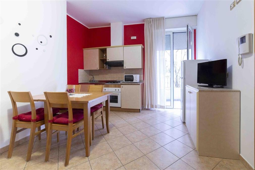 Residenza Melucci Aparthotel Rimini Exterior photo