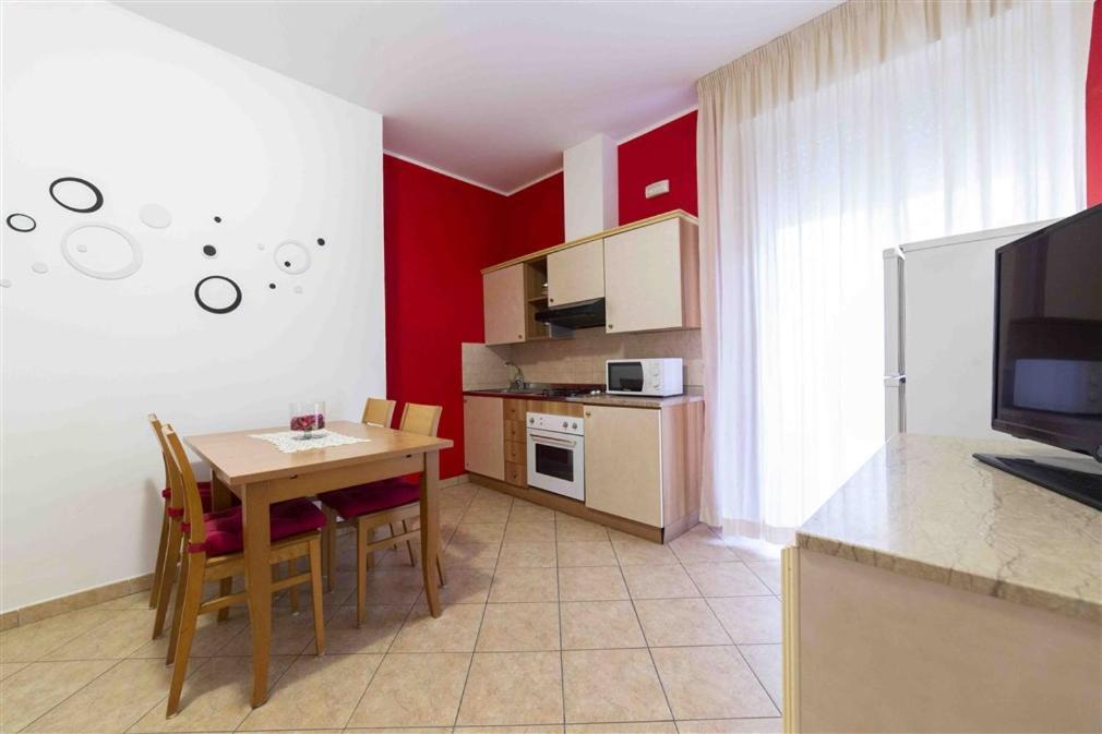 Residenza Melucci Aparthotel Rimini Exterior photo