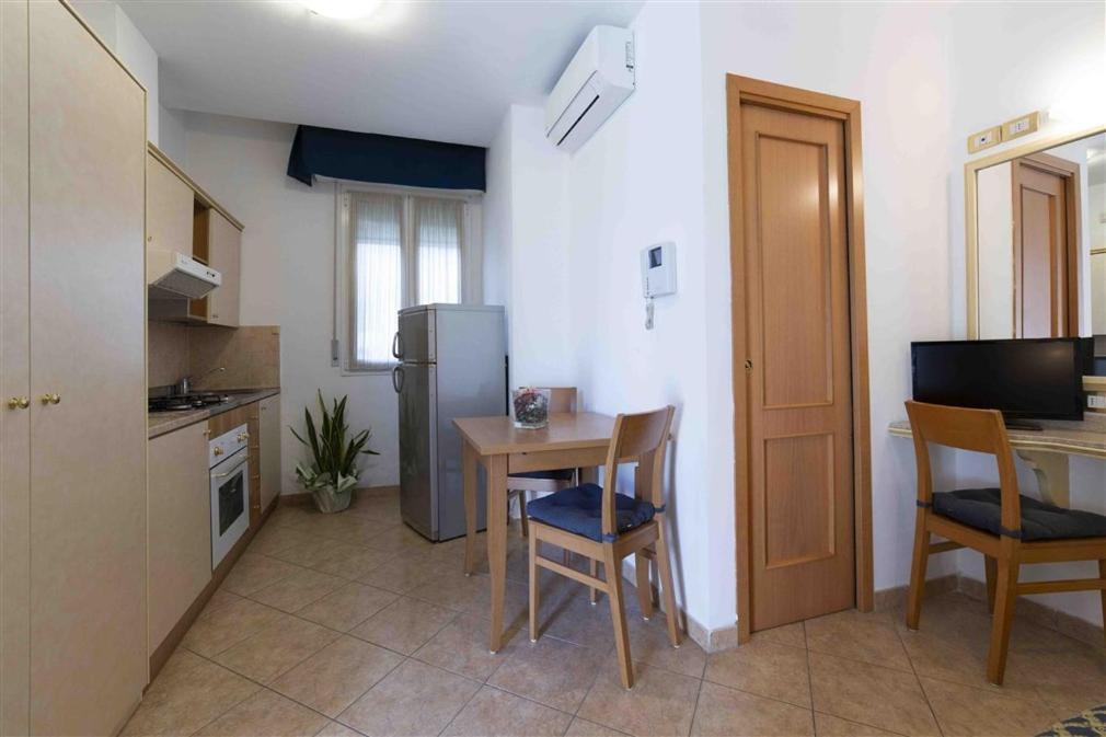 Residenza Melucci Aparthotel Rimini Exterior photo