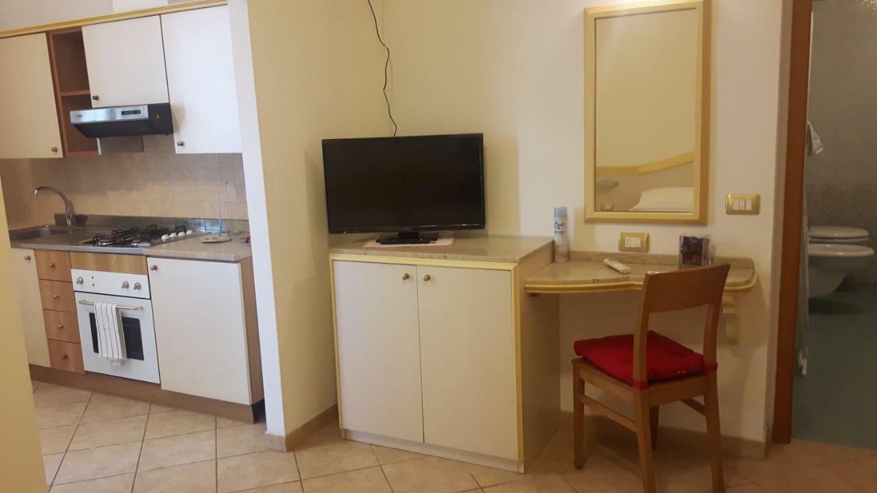 Residenza Melucci Aparthotel Rimini Exterior photo